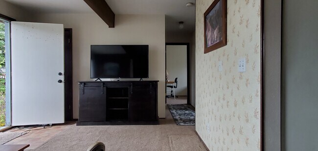 Televisor inteligente grande - 1524 Mission Rd