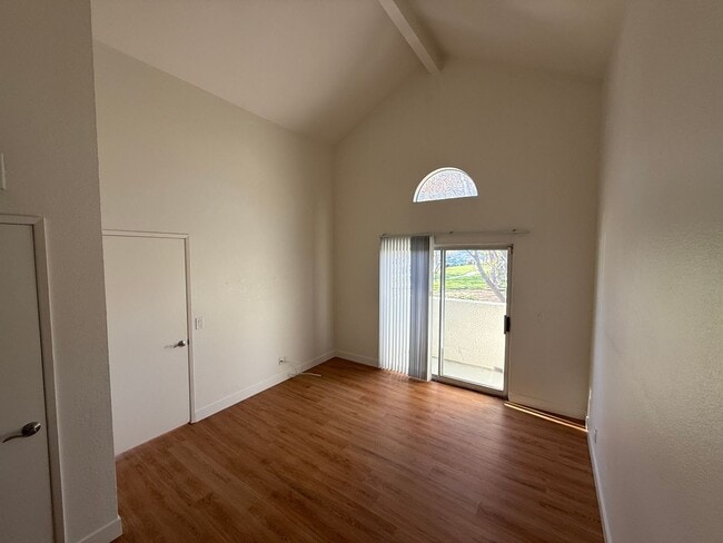 Building Photo - Charming 2-Bedroom Upper Unit Condo with Community Amenities in Newhall!