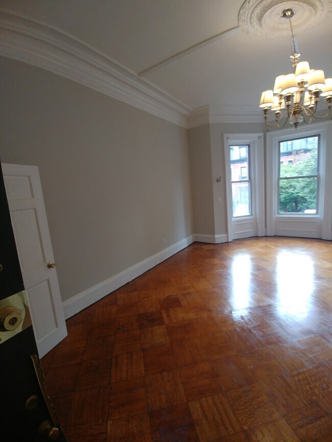 Building Photo - 307 Beacon St