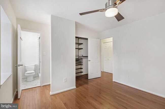 Foto del edificio - 4954 Bradley Blvd