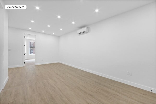 Building Photo - 1221 Lincoln Pl