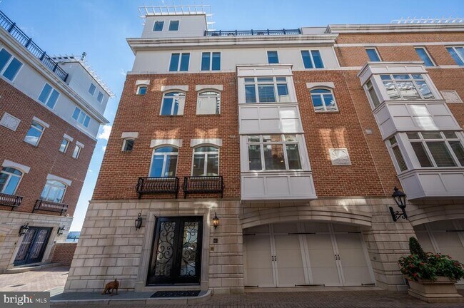 Building Photo - 621 Ponte Villas N
