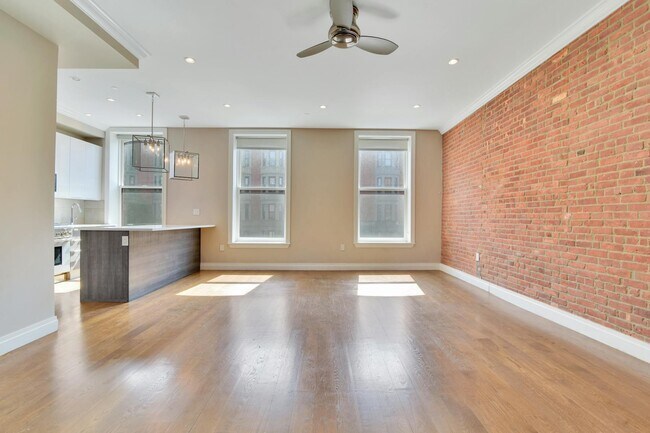 Building Photo - 808 Washington St