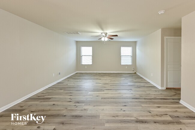 Foto del edificio - 10022 Orchid Spring Ln