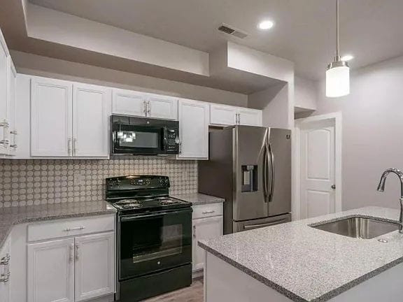 Building Photo - Modern 3-Bedroom 3 bathroom Townhome in De...