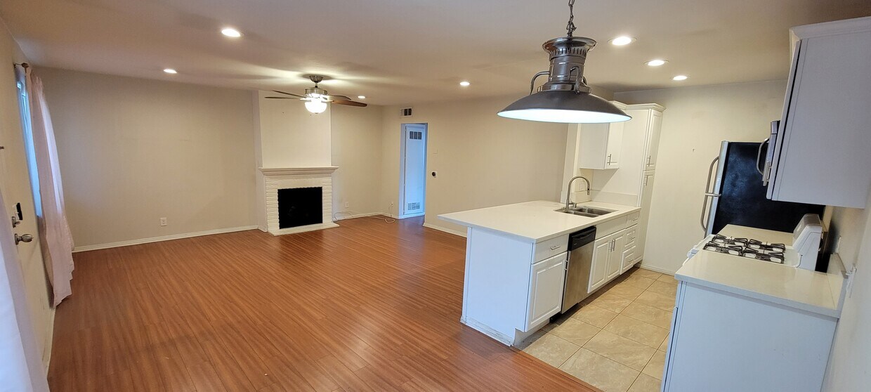 Large Living Room w/Gas Fireplace - 14126 Tiara St