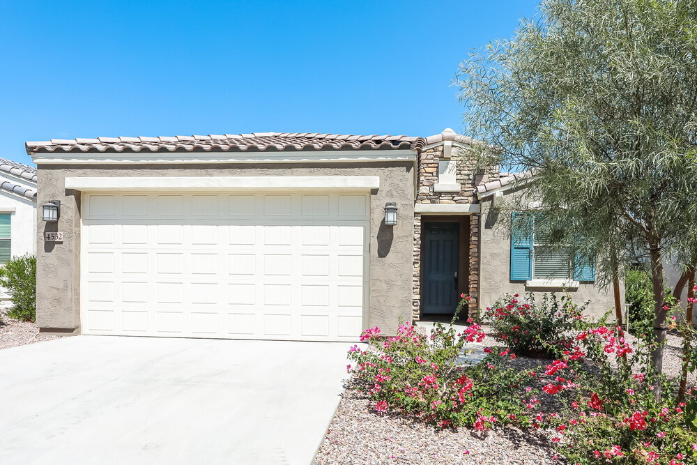 Primary Photo - 4532 W Vervain Ave
