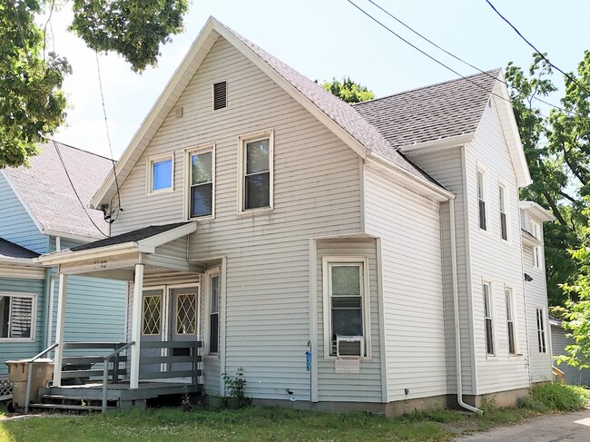 Building Photo - 2149 E Washington Ave