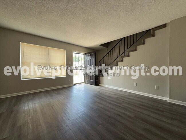 Foto del edificio - 670 Hobbs Dr