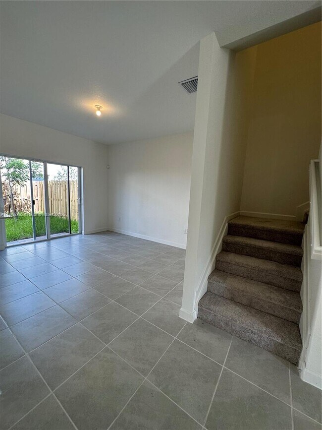 Foto del edificio - 12570 NW 23rd Pl