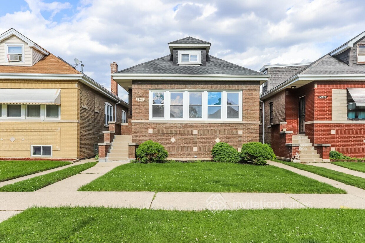 Primary Photo - 2445 N Newland Ave