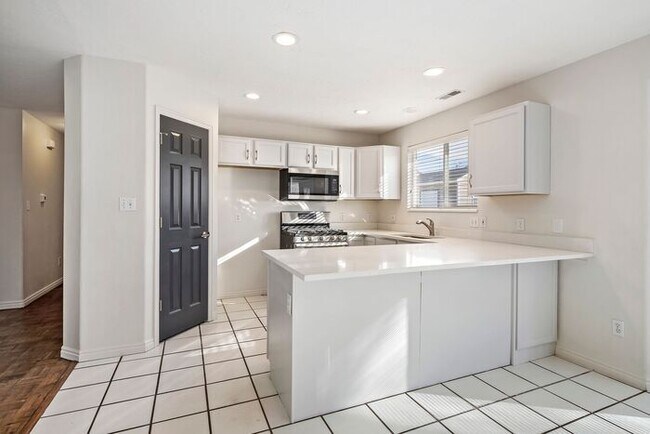 Building Photo - Beautiful Single Family Home for Rent in P...