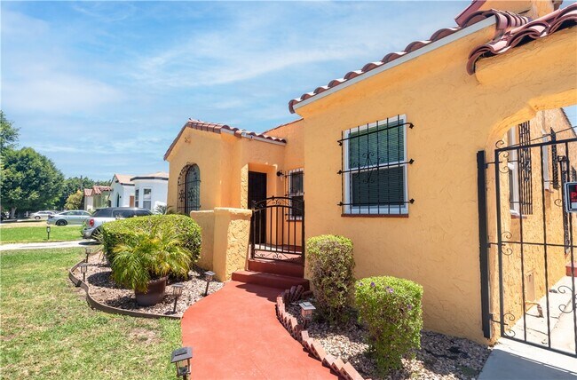 Foto del edificio - 8930 S Hobart Blvd