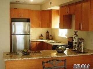 Foto del edificio - 220 Beach 100th St