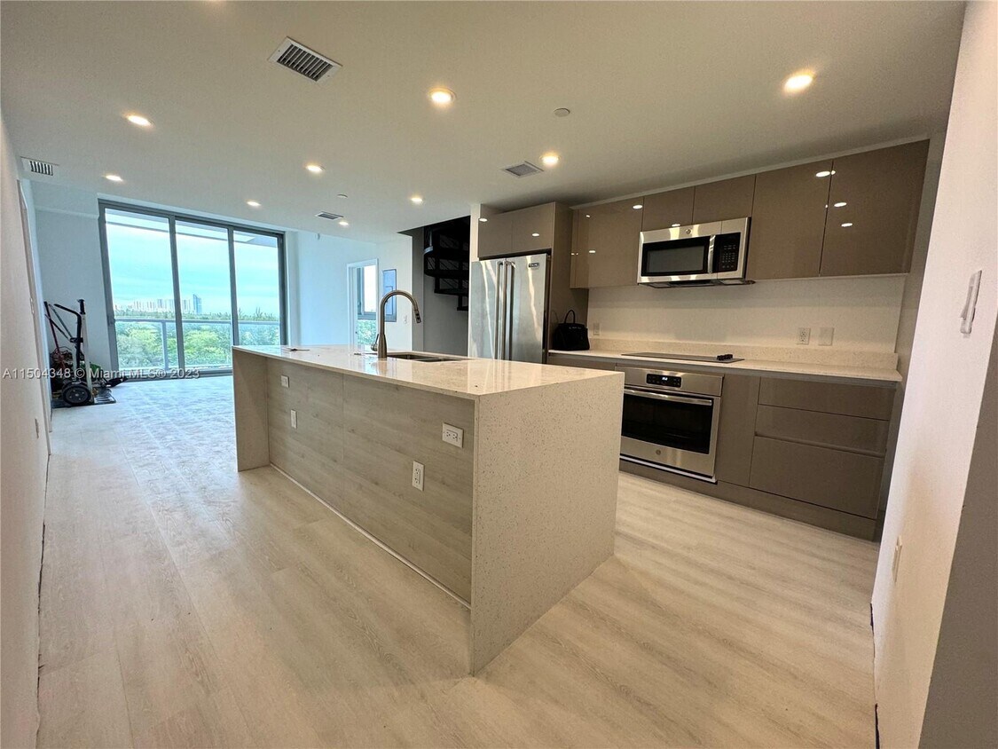 13800 Highland, North Miami Beach, FL 33181 Condo for Rent in North