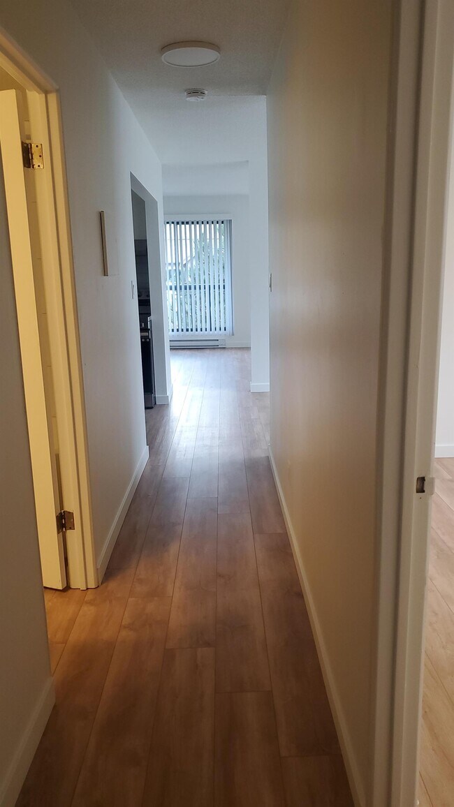 Photo du bâtiment - 430-430 Stewart Ave