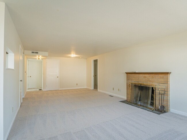 Building Photo - 3 bedroom 2 bathroom Auburn Home!