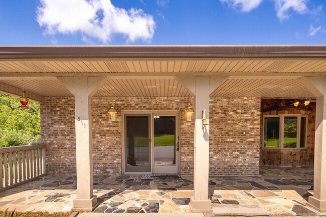 Building Photo - tripl411