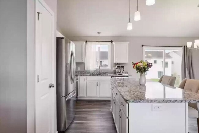 Building Photo - Charming 3BR House in Anoka.  Relocation d...