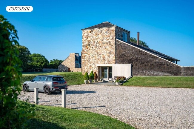Building Photo - 151 Town Line Rd