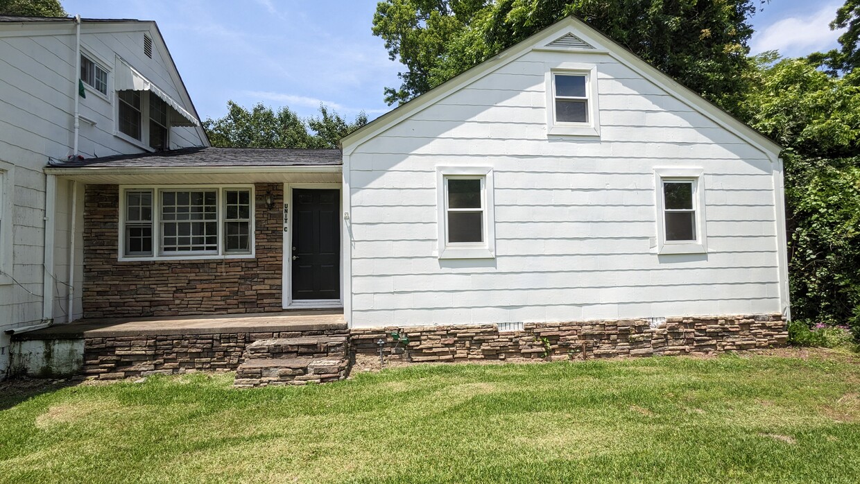 Unit C - 2 bedroom / 1 Bath - 305 S Walnut St