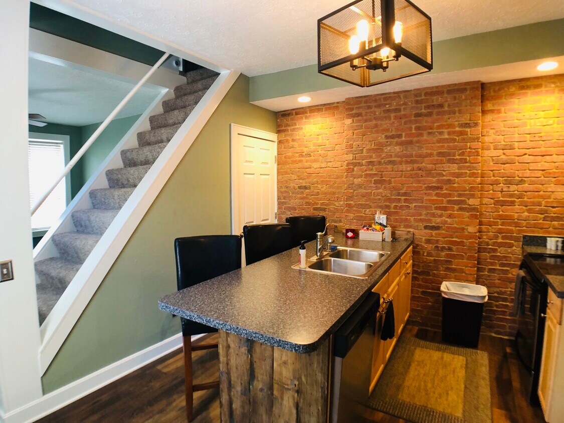Foto principal - 1254 Dennison Ave
