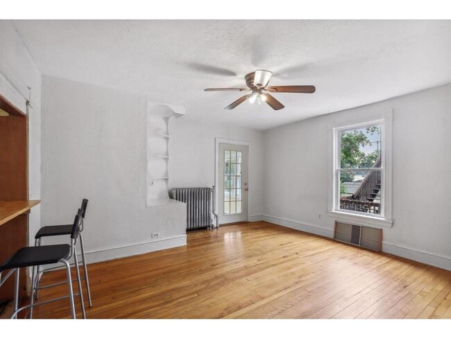 Building Photo - 2515 Lyndale Ave S