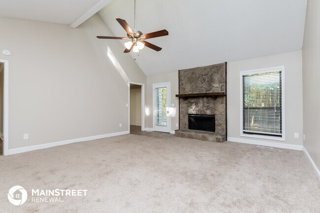 Building Photo - 4755 Kings Crossing Dr NE
