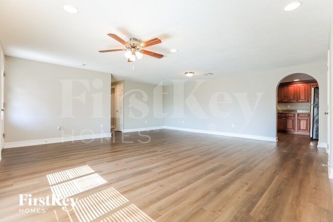 Building Photo - 19242 Edgewater Dr