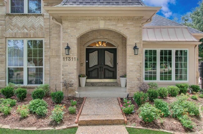 Building Photo - 11311 Chevy Chase Dr