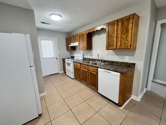 Building Photo - 33 Carlton Pl