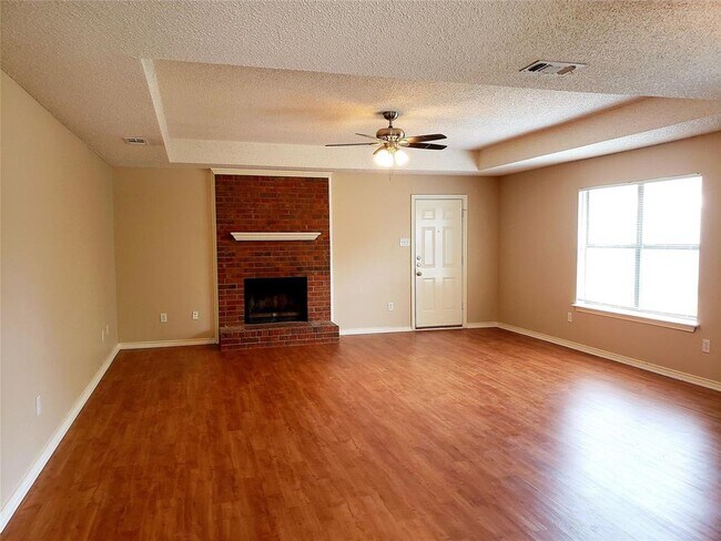 Building Photo - 700 Berry Ln