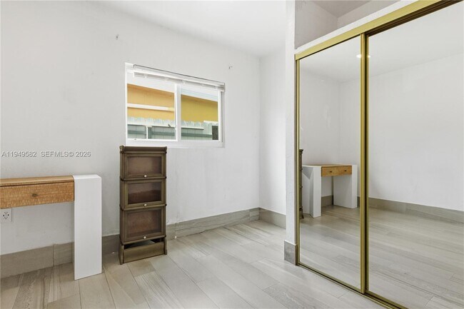 Foto del edificio - 5737 SW 6th St