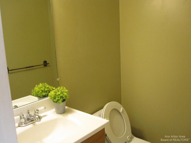 Foto del edificio - 3238 Alpine Dr