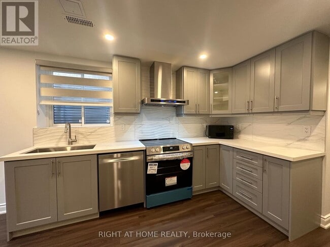 Building Photo - 481 Bergamot Ave