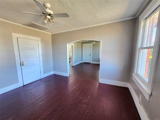 Building Photo - 210 W Osceola St