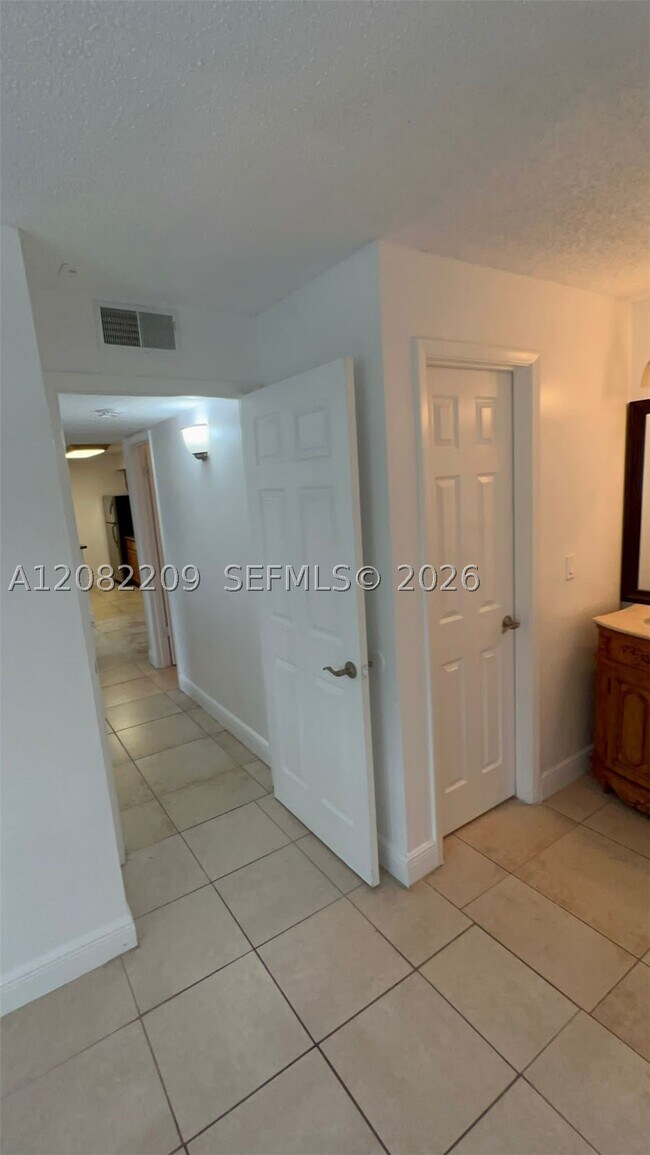 Building Photo - 1263 SW 46th Ave