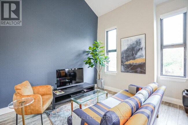 Photo du bâtiment - 50 Russell St