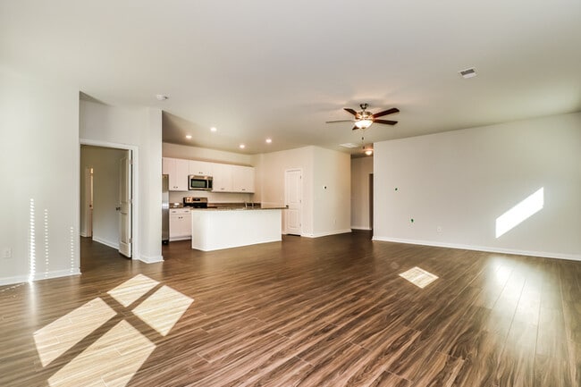 Building Photo - 135 Dorian Lp