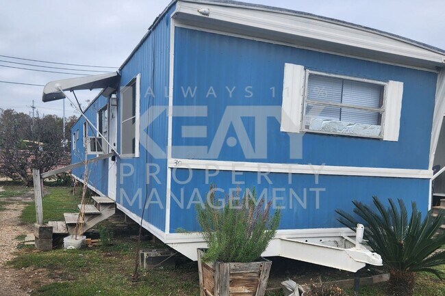 Building Photo - 2 Bedroom, 1 Bathroom Now Available!