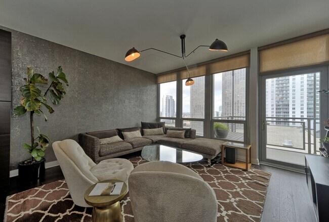 Foto del edificio - 565 W Quincy St