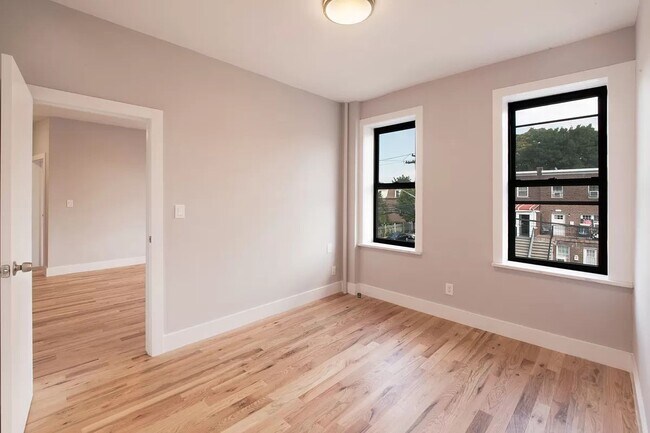 Foto del edificio - 4119 Barnes Avenue