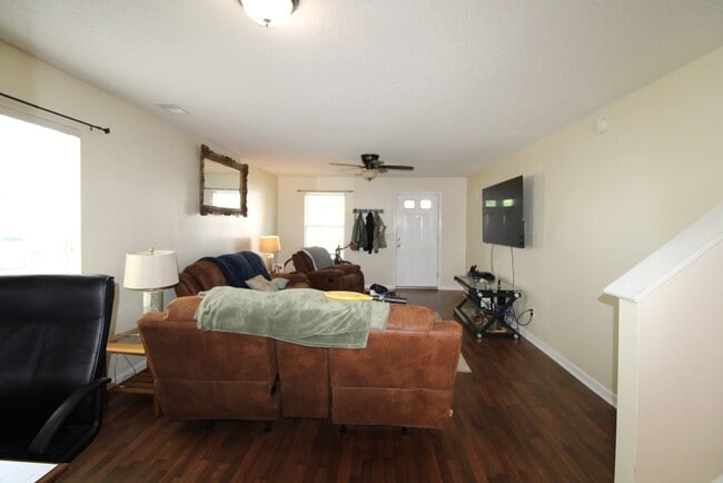 Building Photo - 1724 Polaris Dr