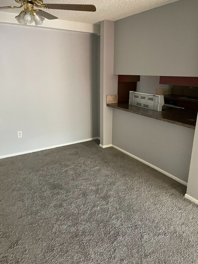Foto del edificio - 2B/1B Upper Level Condo in Cottonwood Vill...