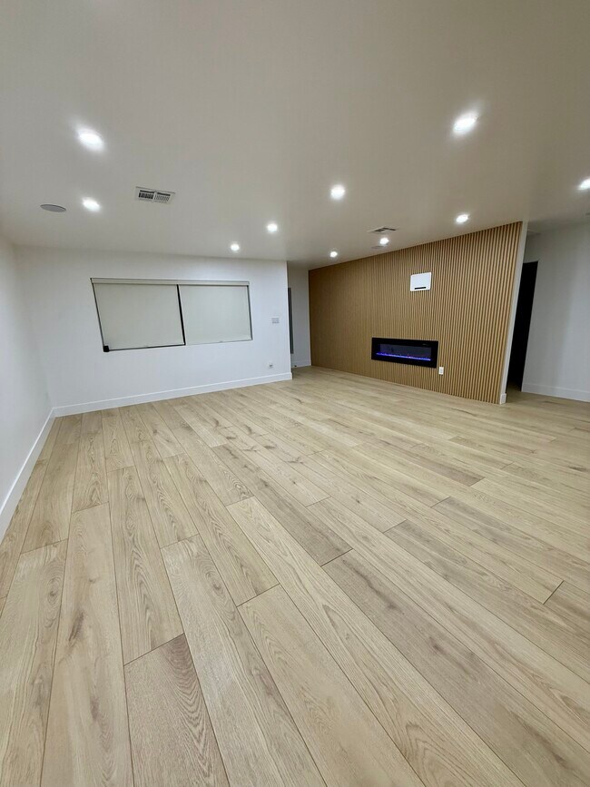 Building Photo - 3220 W 132nd St