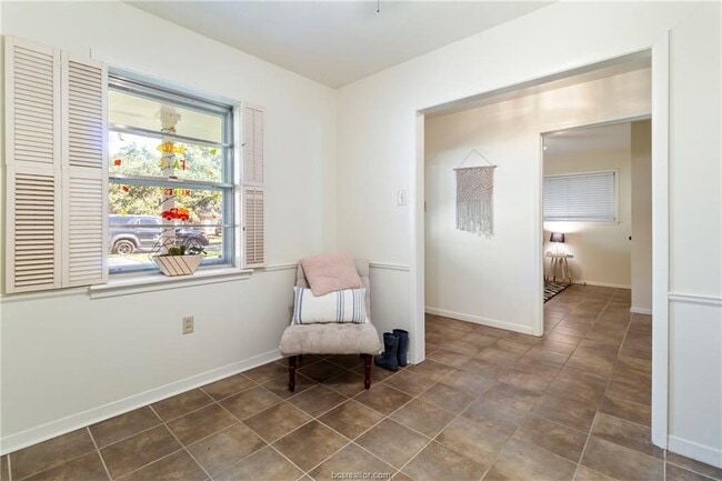 Photo - 1108 Neal Pickett Dr House