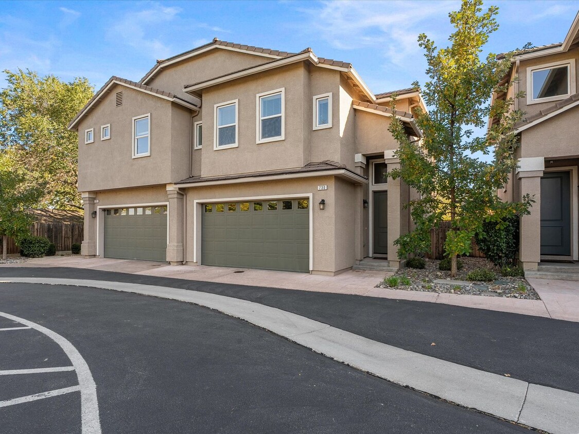 Primary Photo - Move in Ready in the Heart of Reno