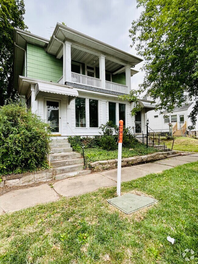 Apartments For Rent in Smithton, MO with a Balcony 1 Rentals