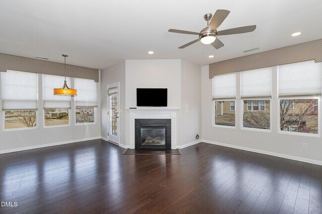 Foto del edificio - 9142 Falkwood Rd