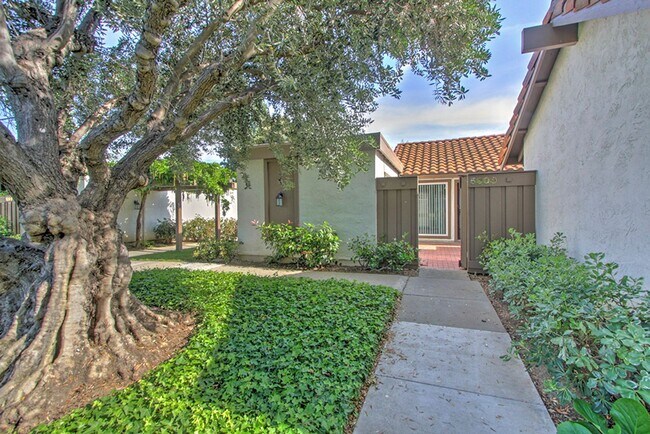Foto del edificio - 5909 Manorwood Ct